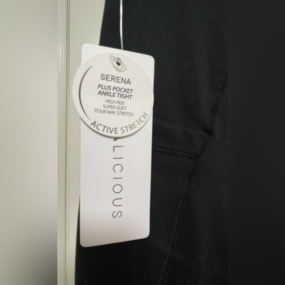 Woman’s Yogalicious Serena active stretch ankle tight Black Leggings - Picture 7 of 7